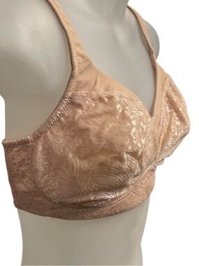 Mia Bra 34C  Beige cream in color no wire  NWT